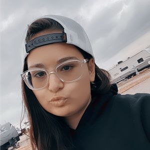 Meet your Posher, Olivia